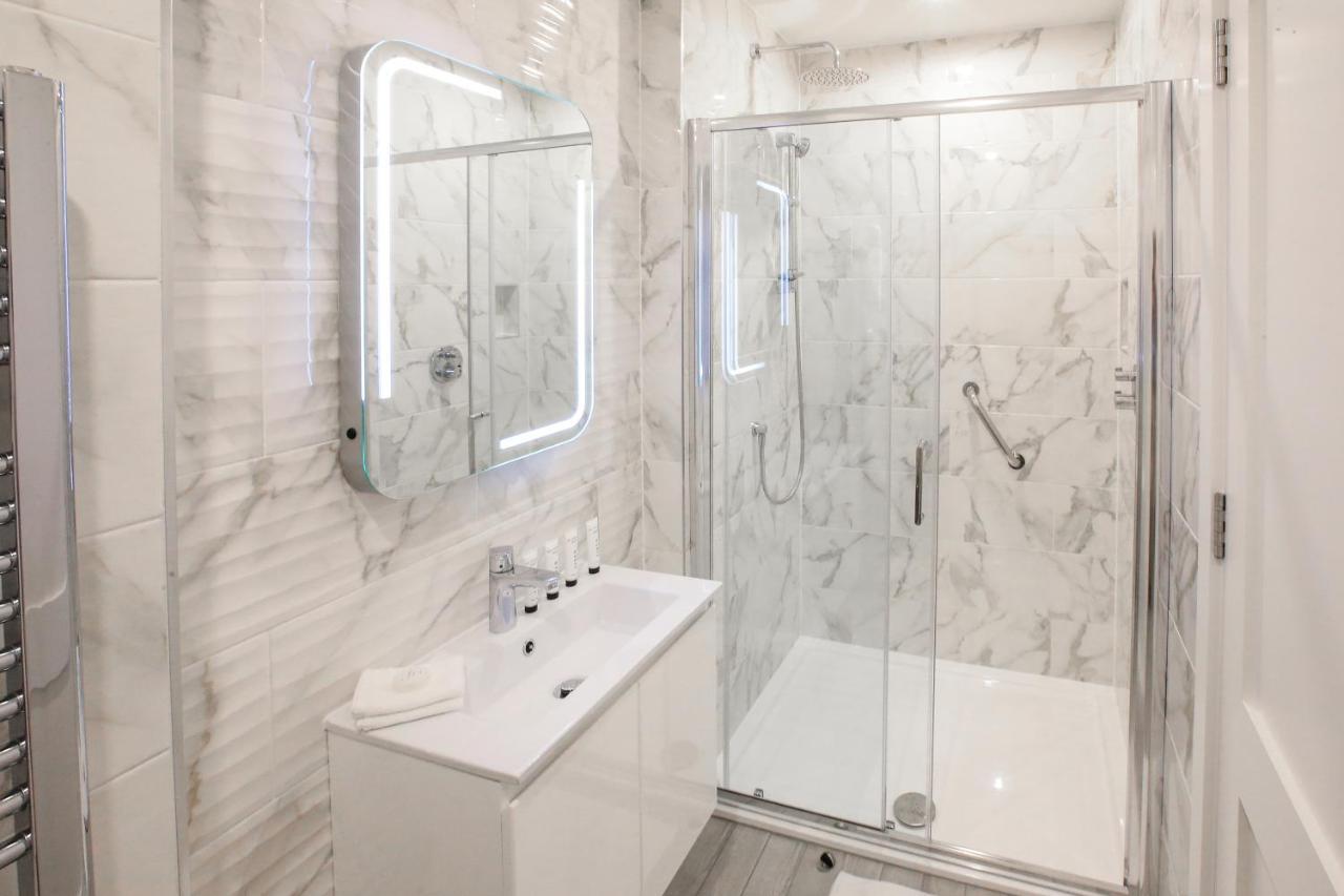 Gleesons Townhouse Booterstown 호텔 더블린 외부 사진